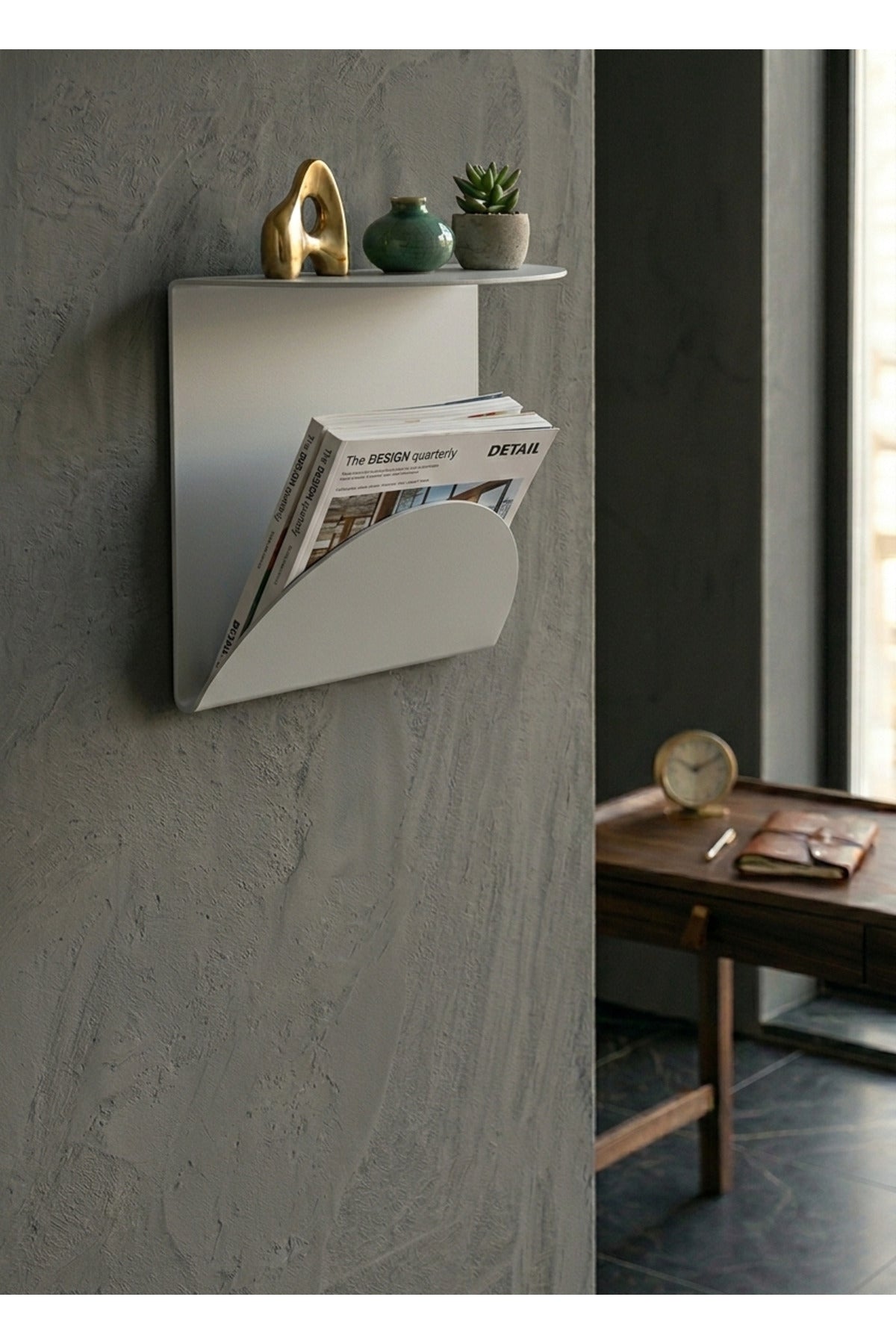 Premium Açık Gri Metal Duvar Rafı Ve Dergilik - Minimalist Gazetelik Ve Organizer