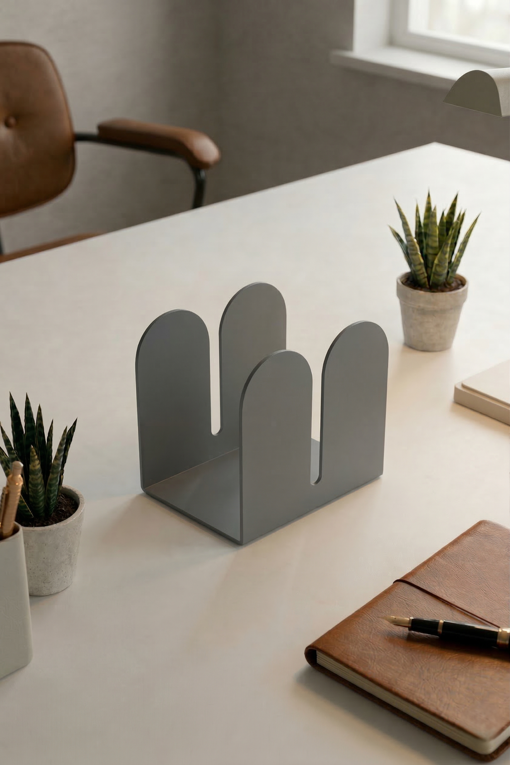 Premium Metal Masaüstü Kitaplık - Koyu Gri Modern Ofis Ve Çalışma Masası Düzenleyici